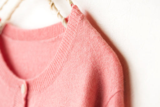 The Differences Between 100% Cashmere and Cashmere-Blend Fabrics